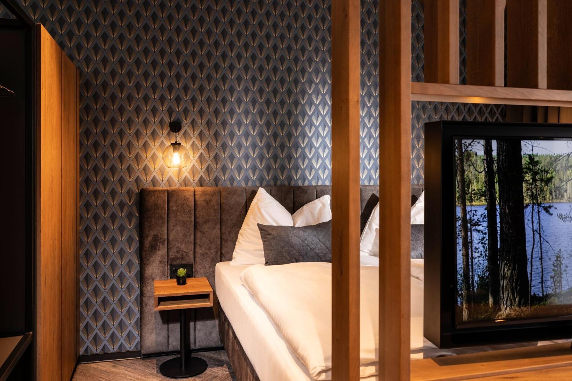 Zeit Und Raum Hotel - Self Check-In Eggelsberg Bagian luar foto